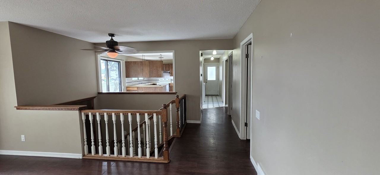 5420 Temple Dr Ne - Photo 4 of 15