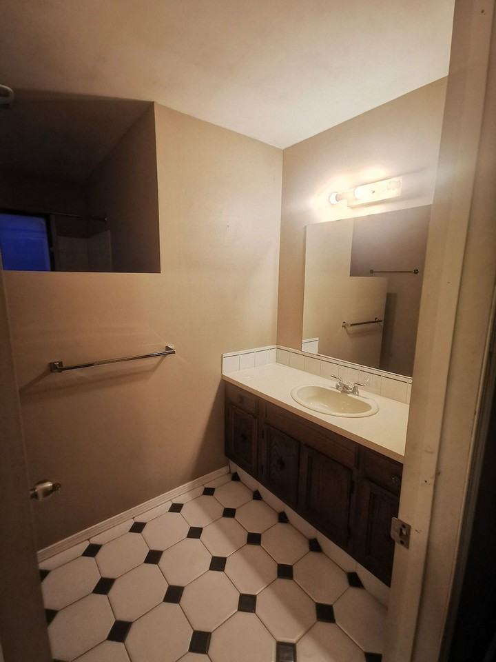 5420 Temple Dr Ne - Photo 7 of 15