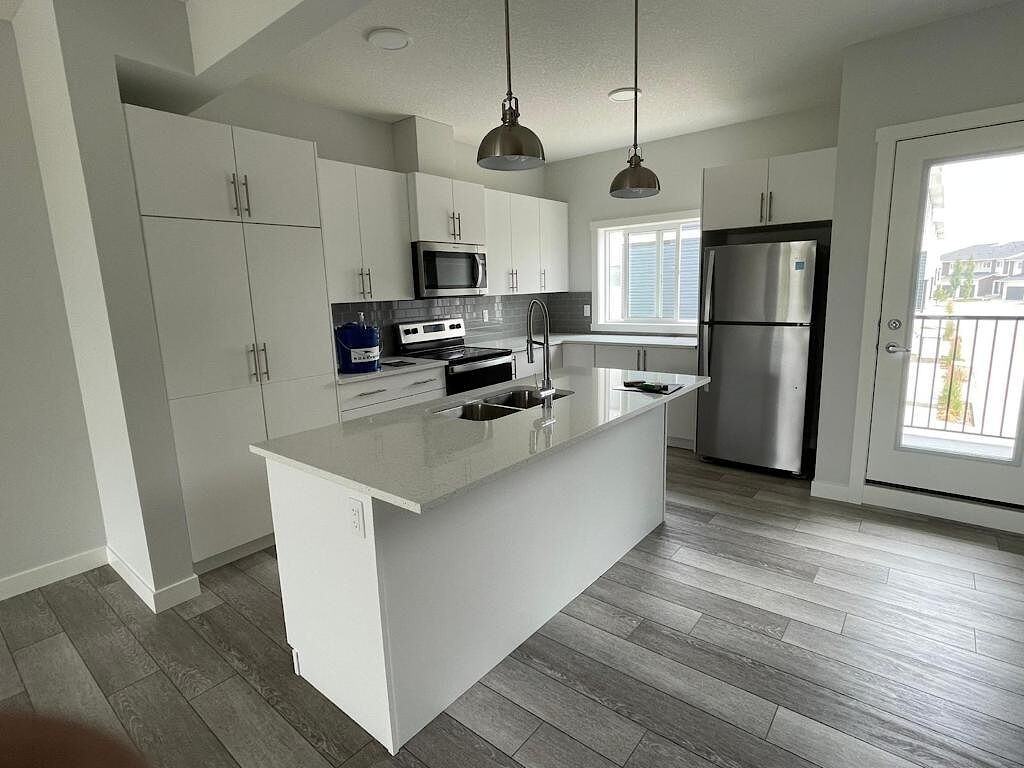 142 Walden Lane Se - Photo 3 of 14