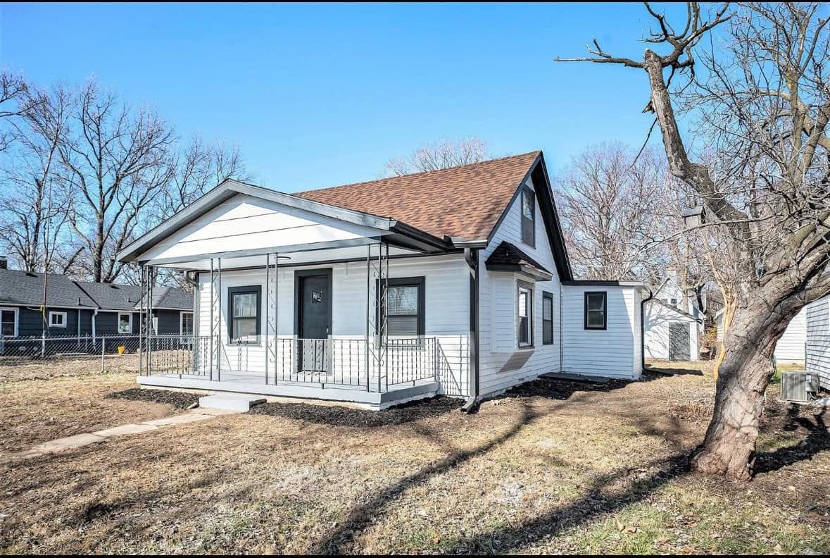 405 Newton St - Photo 2 of 19