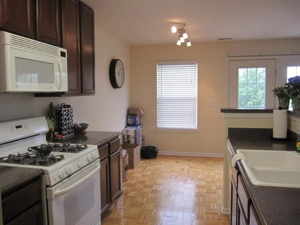 2349 Crydon Pl #19G2 - Photo 4 of 8
