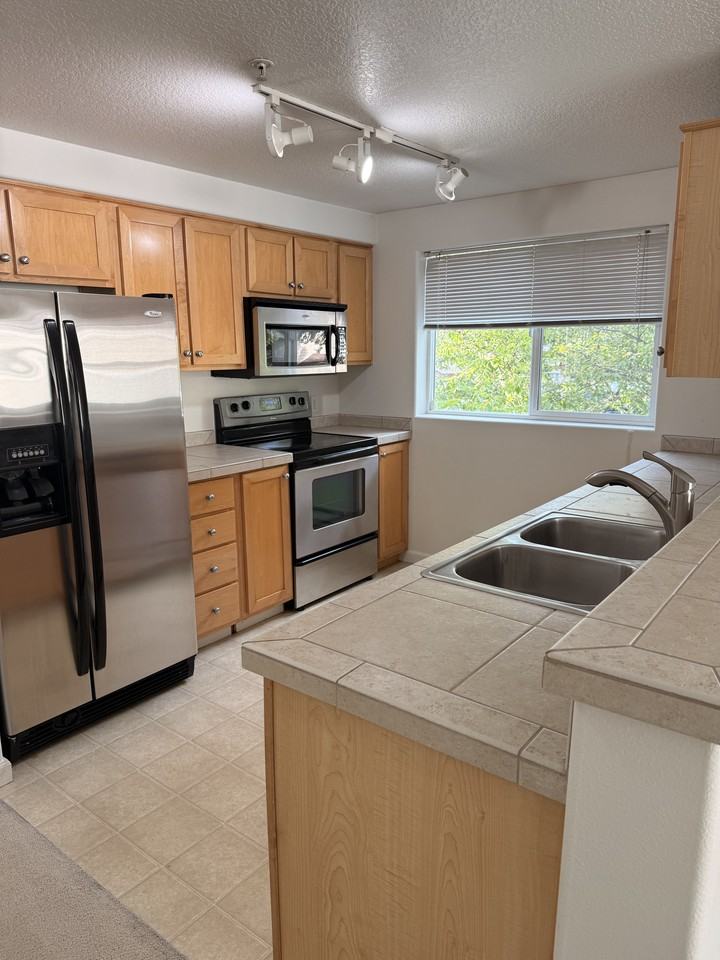 770 Nw 185th Ave #207 - Photo 3 of 28