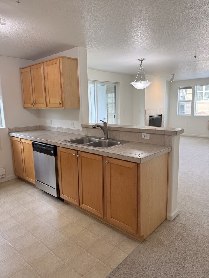 770 Nw 185th Ave #207 - Photo 5 of 28
