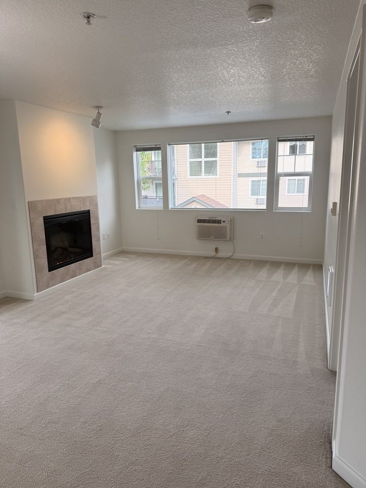 770 Nw 185th Ave #207 - Photo 7 of 28