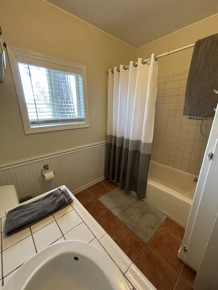 450 Se Reed Market Rd #NA - Photo 6 of 25