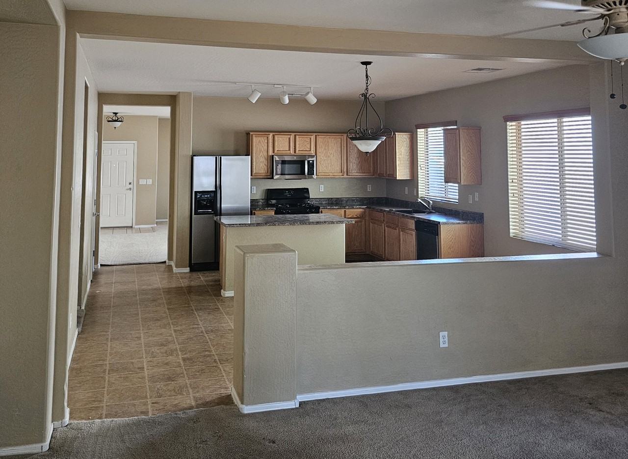1341 E Strawberry Dr #NA - Photo 4 of 16