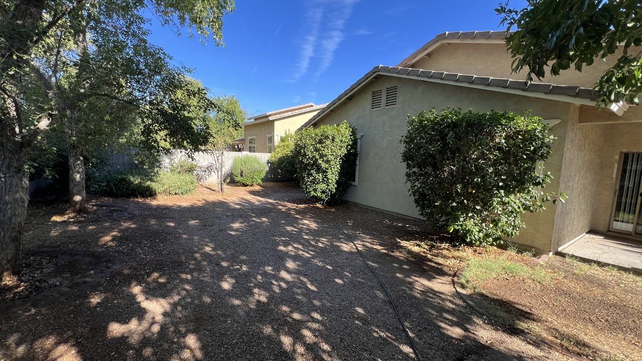 1341 E Strawberry Dr #NA - Photo 6 of 16