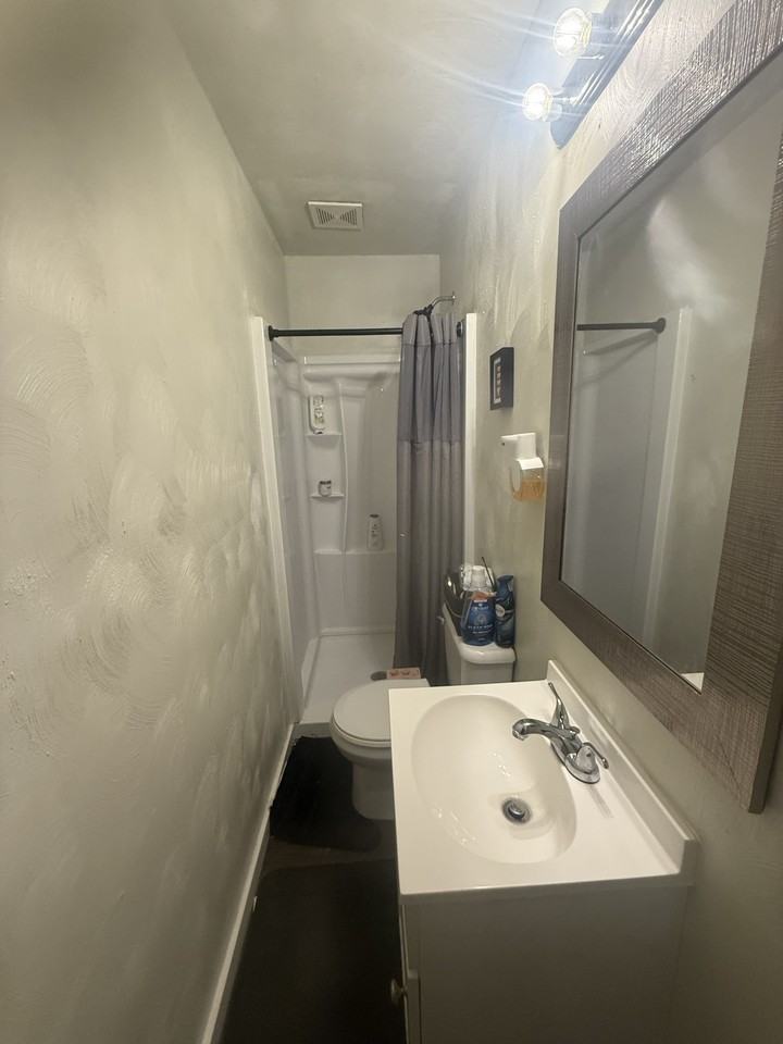 1546 W 42nd St #NA - Photo 4 of 16