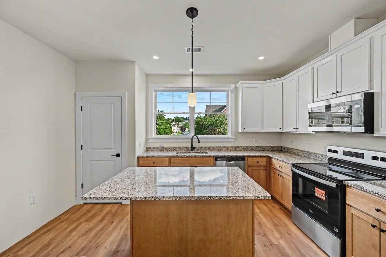212 Hull Ave, Unit 202 - Photo 7 of 24