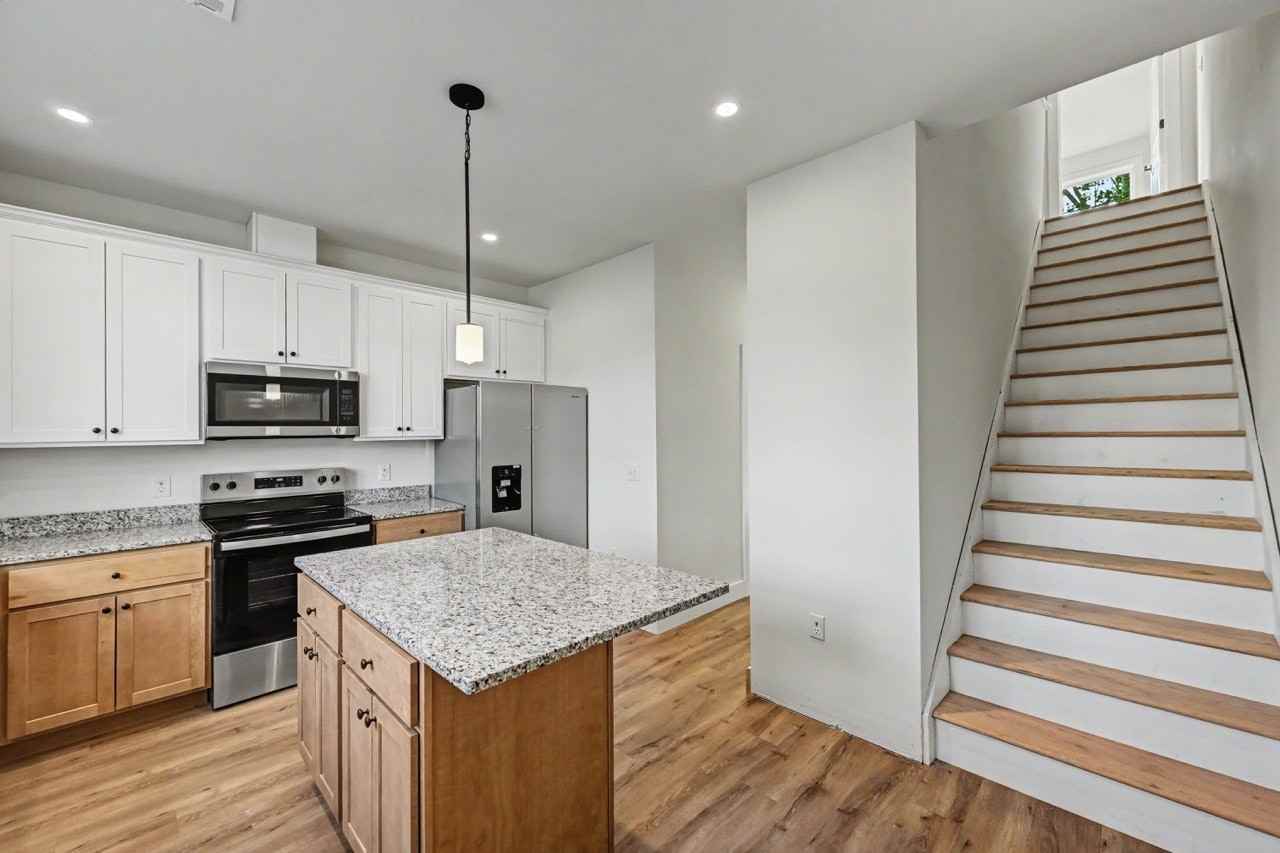 212 Hull Ave, Unit 201 - Photo 6 of 31