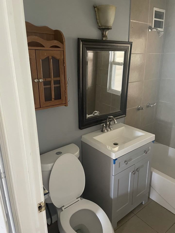 1619 Oakton St #NA - Photo 5 of 10