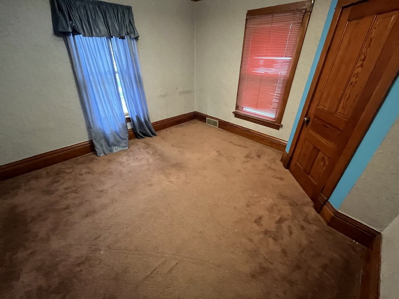 380 S Chestnut St #NA - Photo 5 of 12
