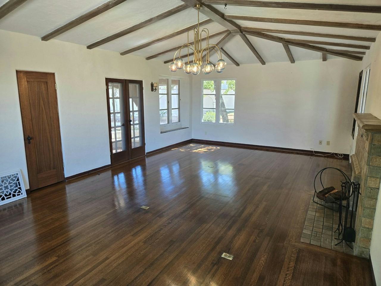 3539 Elliott Street - Photo 5 of 50