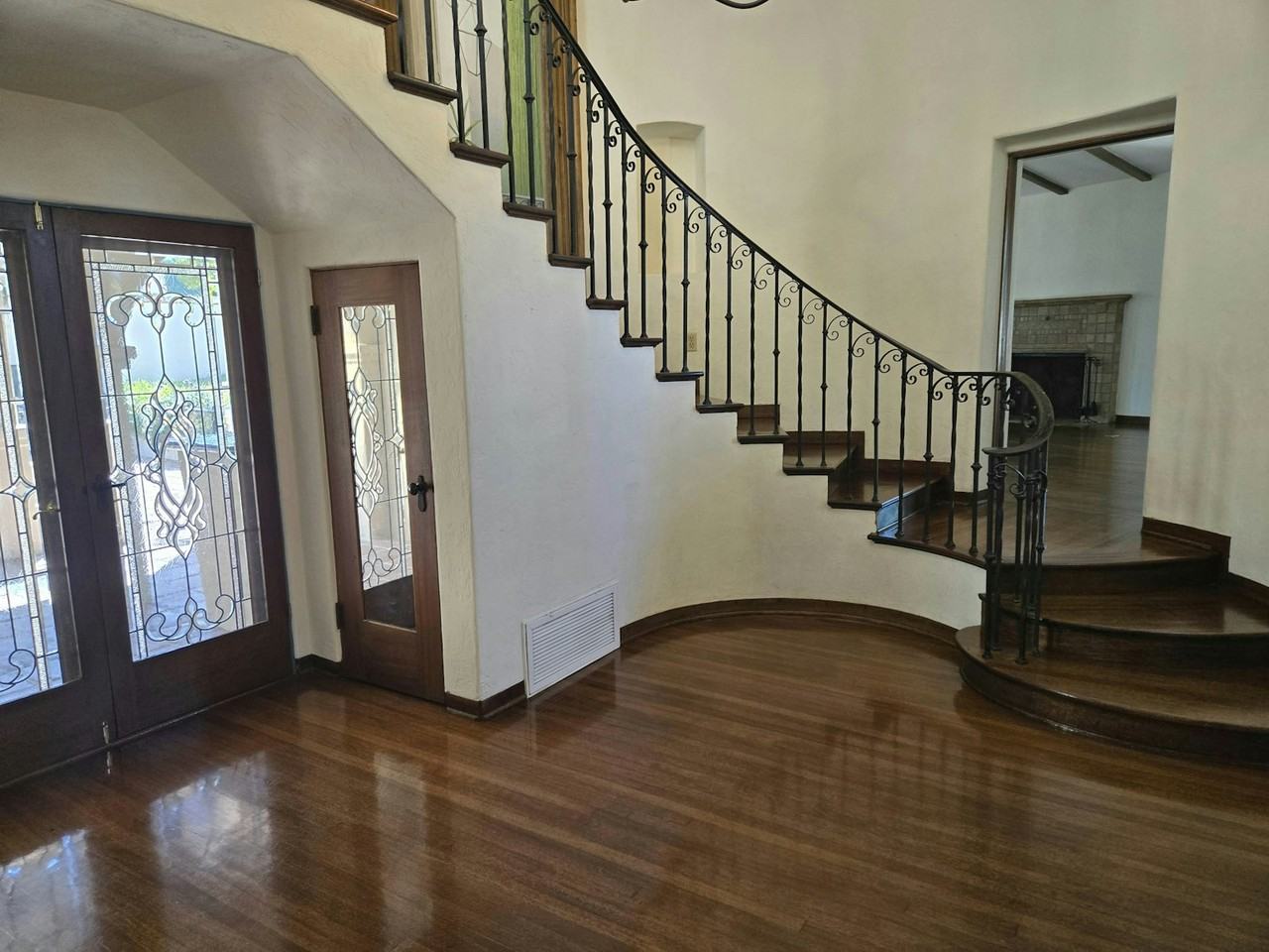 3539 Elliott Street - Photo 6 of 50