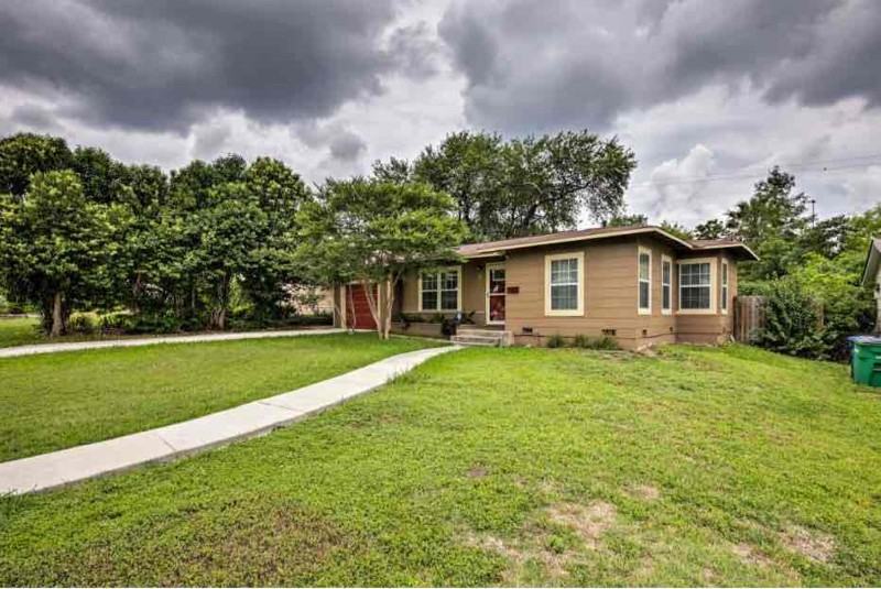 611 Sumner Dr - Photo 3 of 24