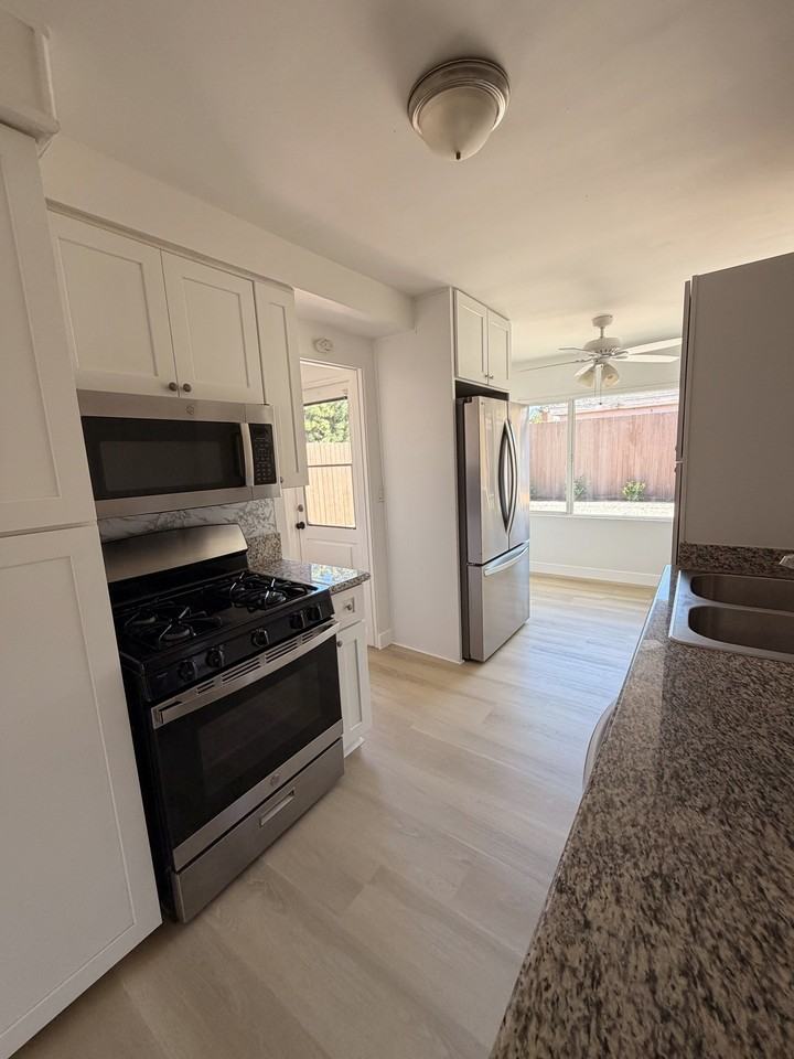 6133 Dorothy Dr - Photo 3 of 20