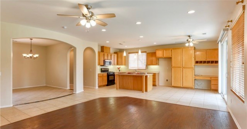 1027 Lyra Way - Photo 4 of 20