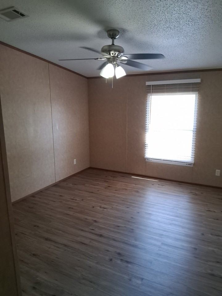 4 Bedbath Rental Home - Photo 7 of 12