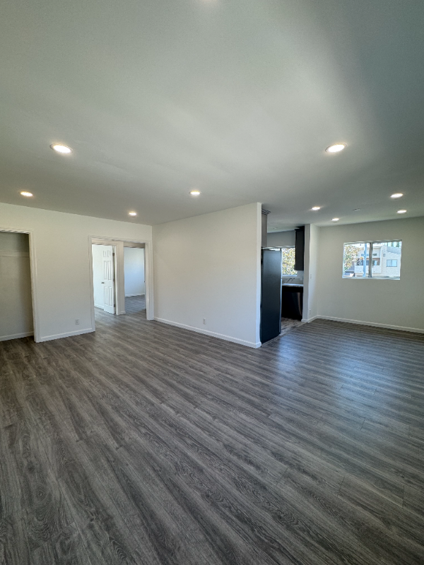 15029 Burbank Blvd #4 - Photo 2 of 18