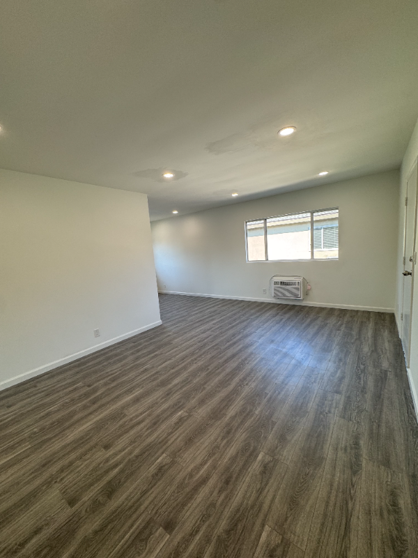 15029 Burbank Blvd #4 - Photo 3 of 18