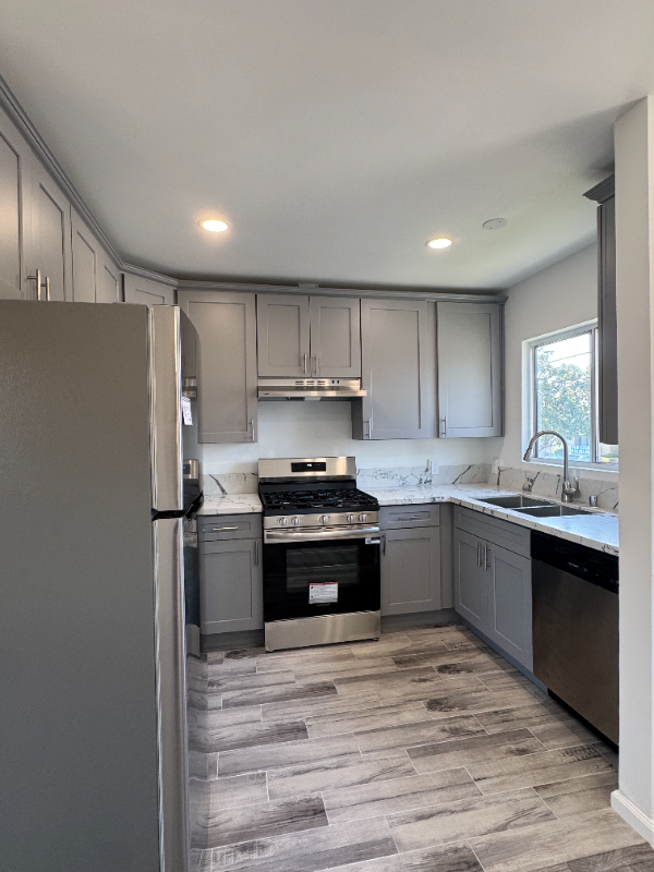 15029 Burbank Blvd #4 - Photo 5 of 18