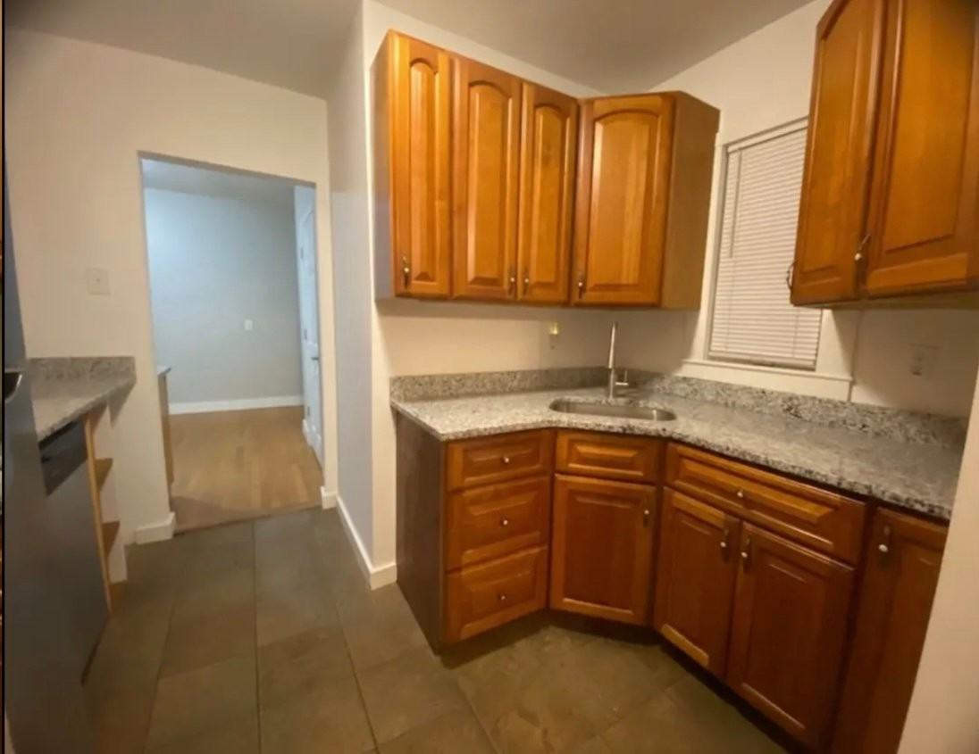 28 Silver St #2 - Photo 6 of 13