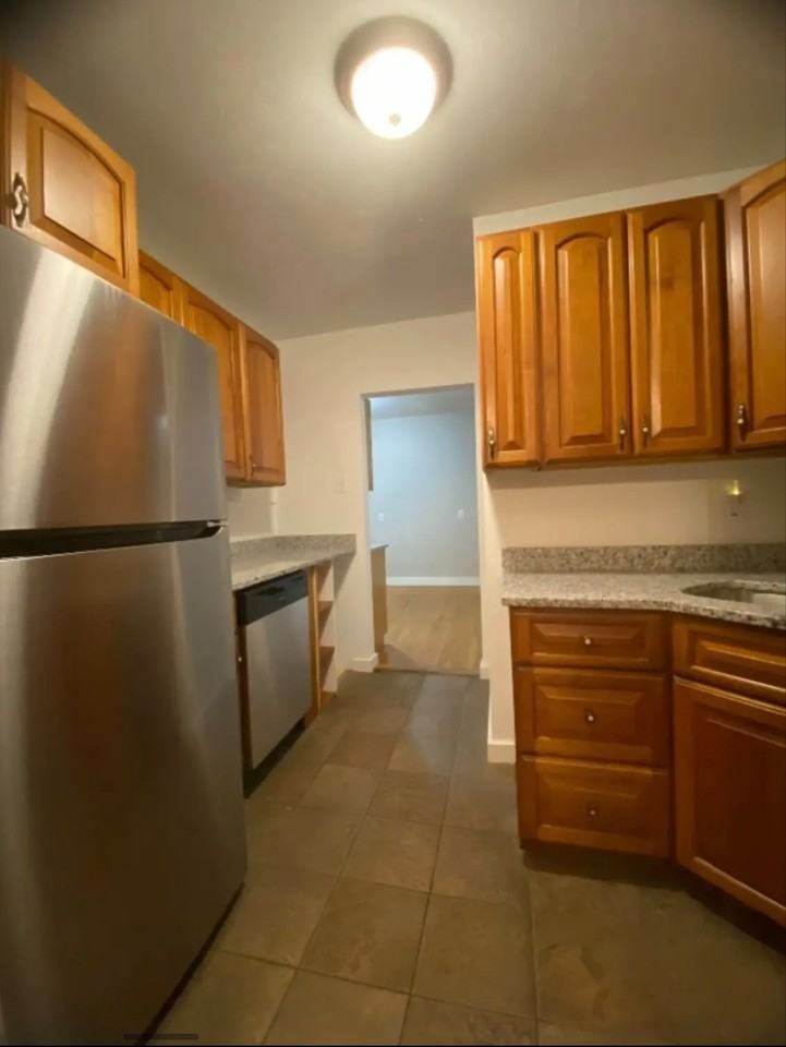 28 Silver St #2 - Photo 7 of 13
