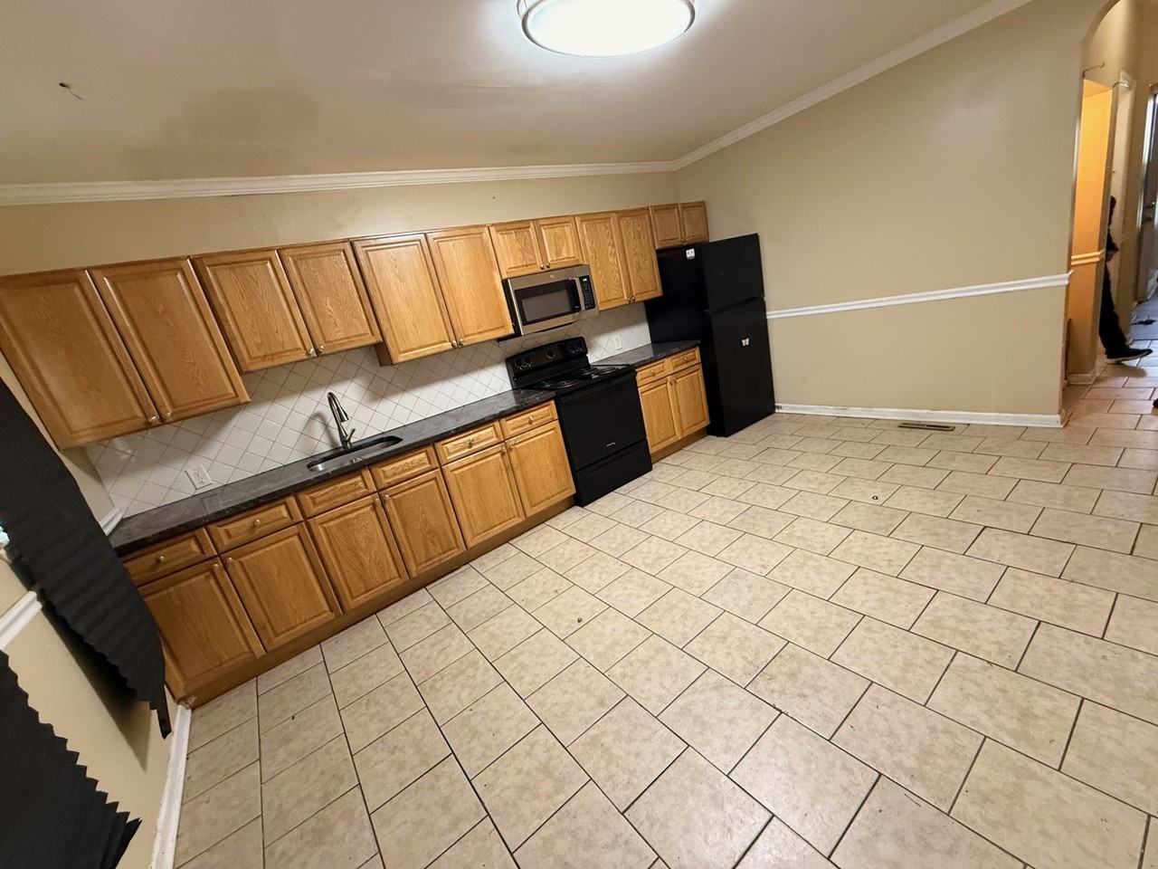207 N 4th St #1 - Photo 4 of 9