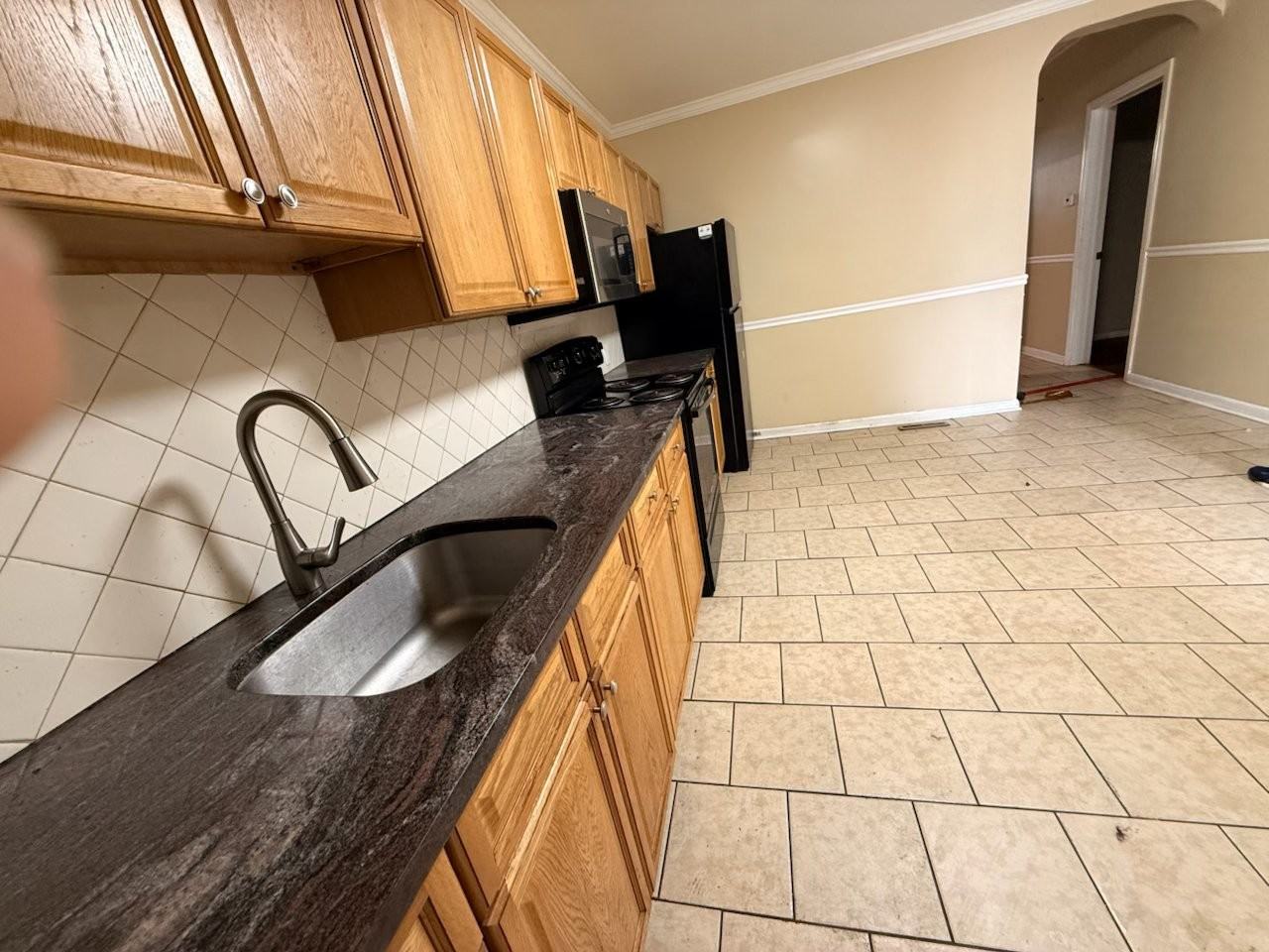 207 N 4th St #1 - Photo 5 of 9