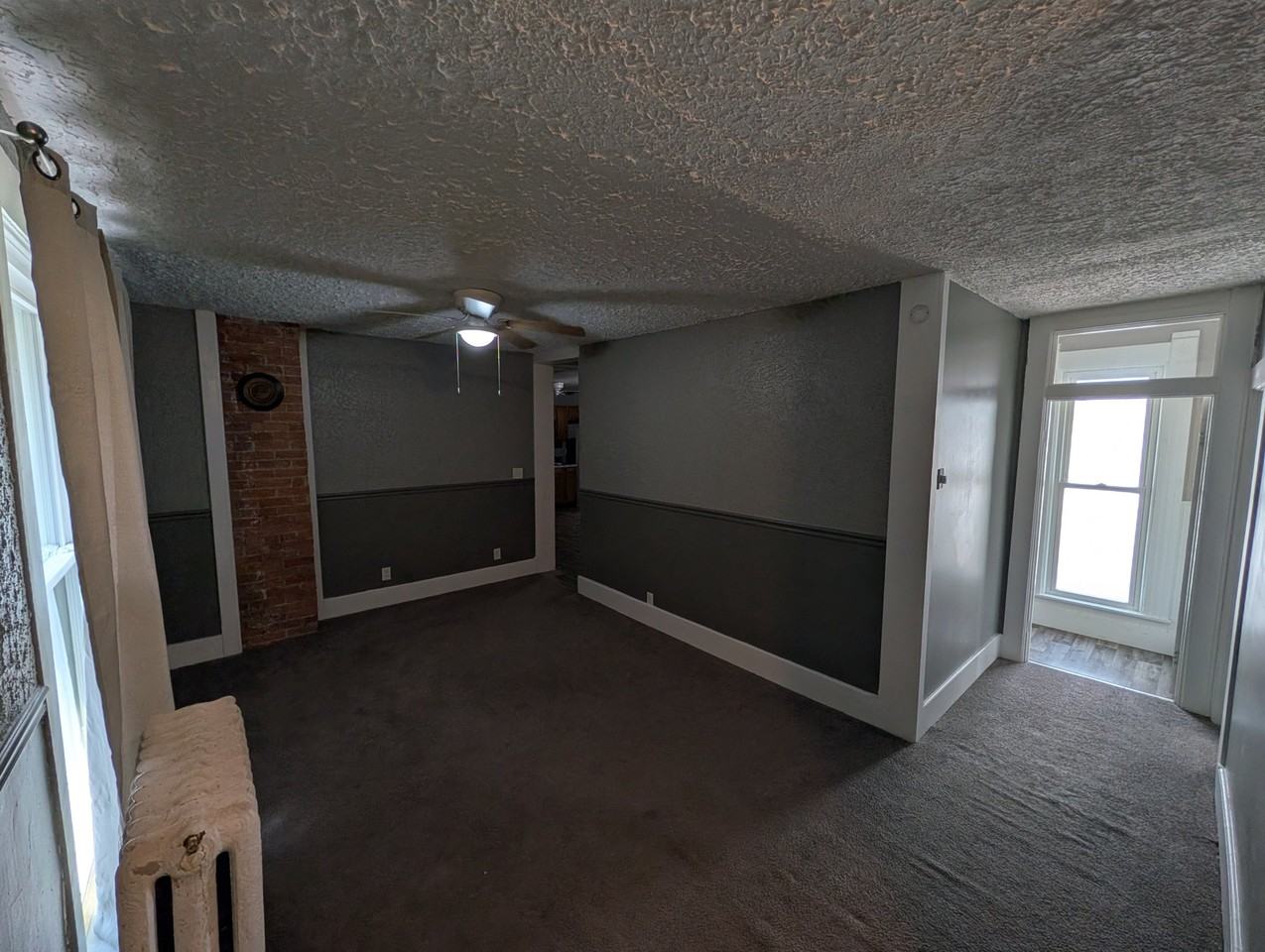 130 1/2 W North St - Photo 3 of 13