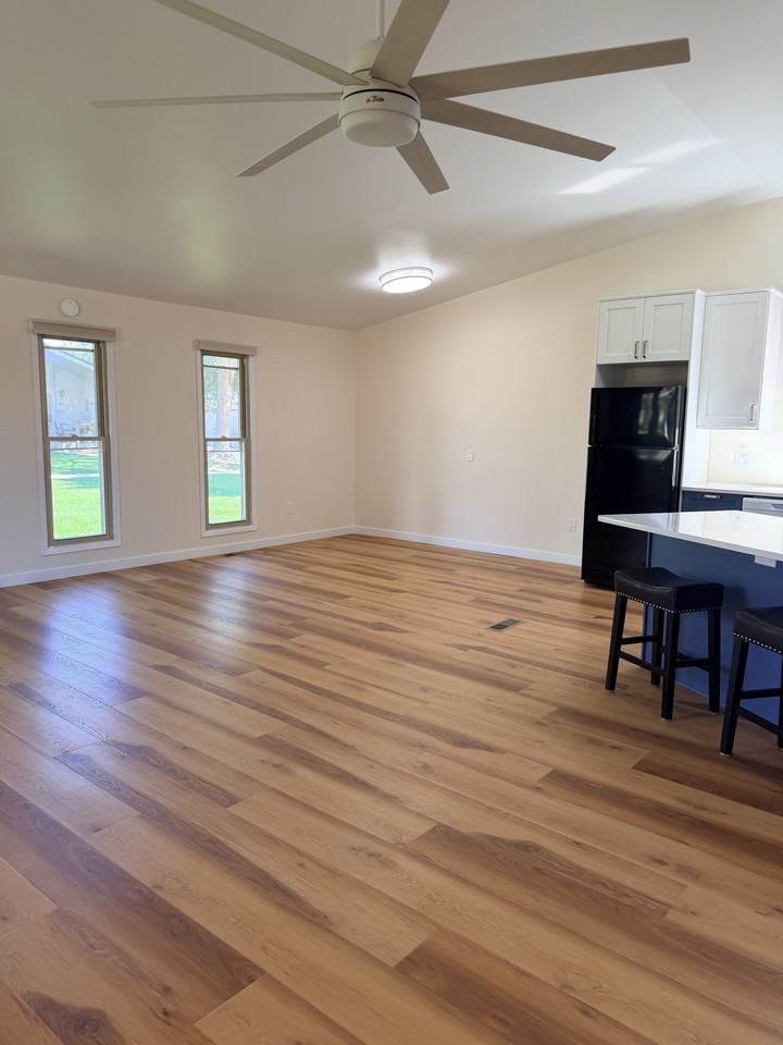 23 Scott Dr N #1 - Photo 2 of 11