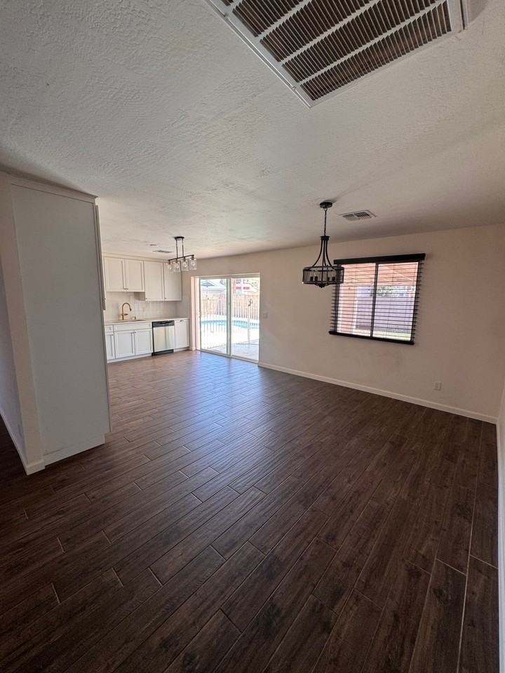 4623 W Keim Dr - Photo 5 of 25