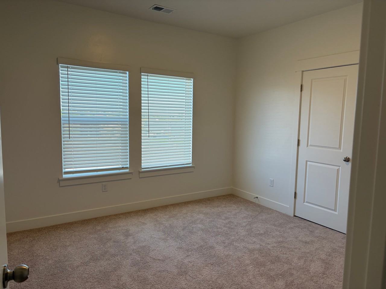 3085 Southwest St - Photo 6 of 11