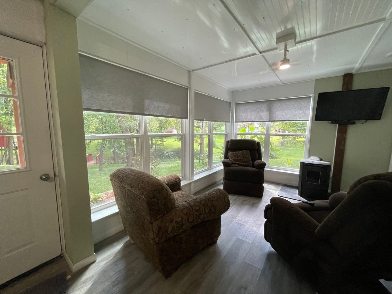 480 Maple St - Photo 5 of 15