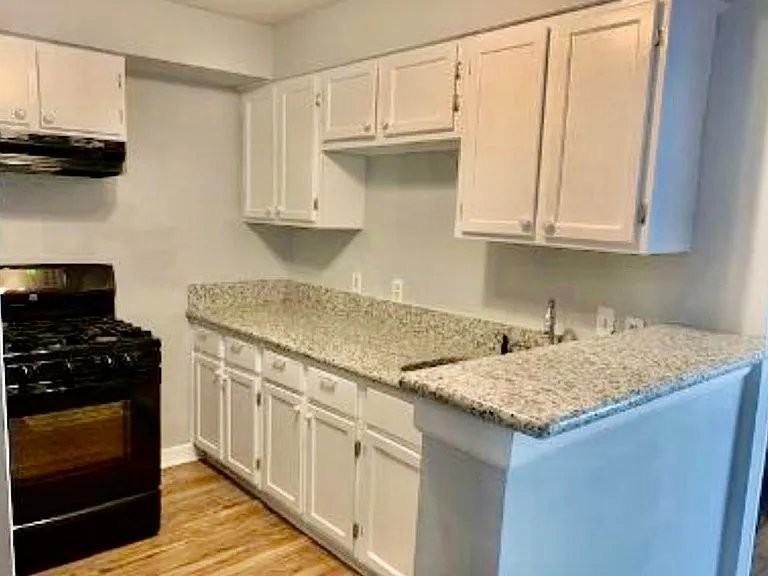 4039 Cornell St - Photo 4 of 8