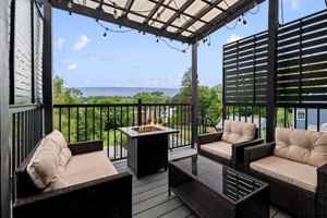 featured image of 660 Loraine St #3