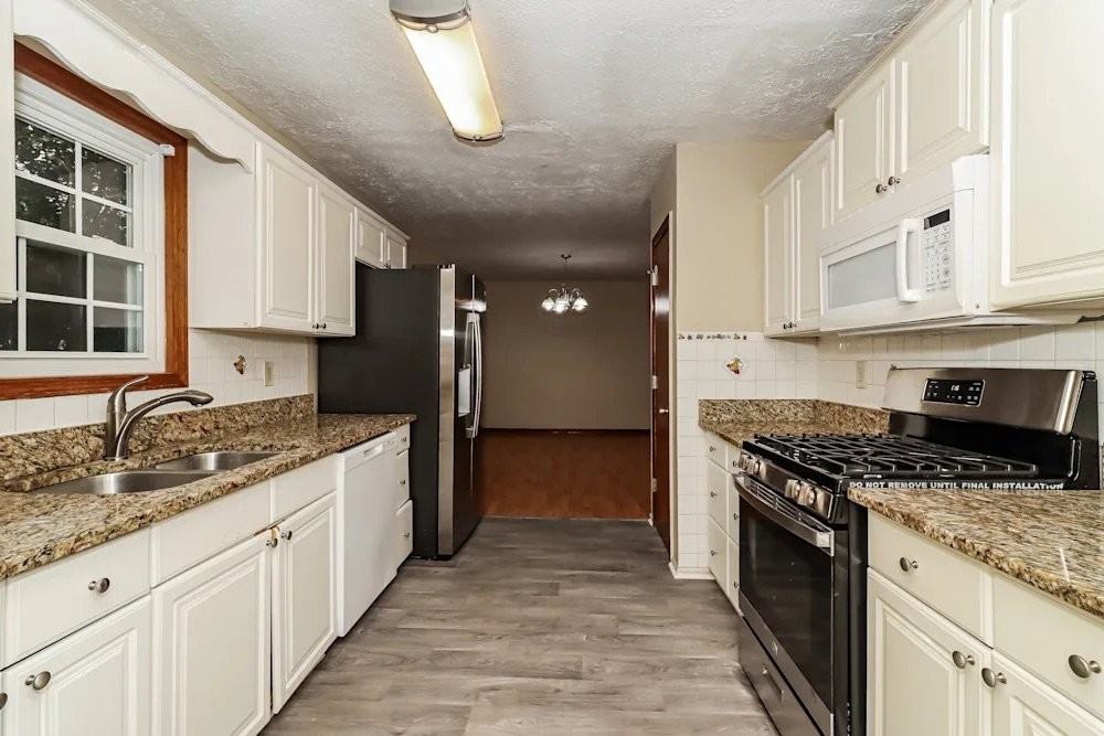3142 Country Lake Dr - Photo 4 of 12