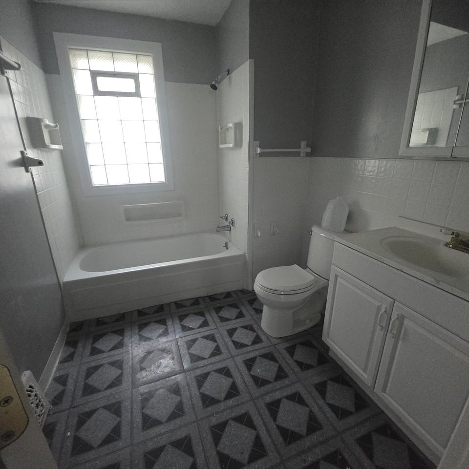 1853 Mannering Rd #1 - Photo 5 of 7