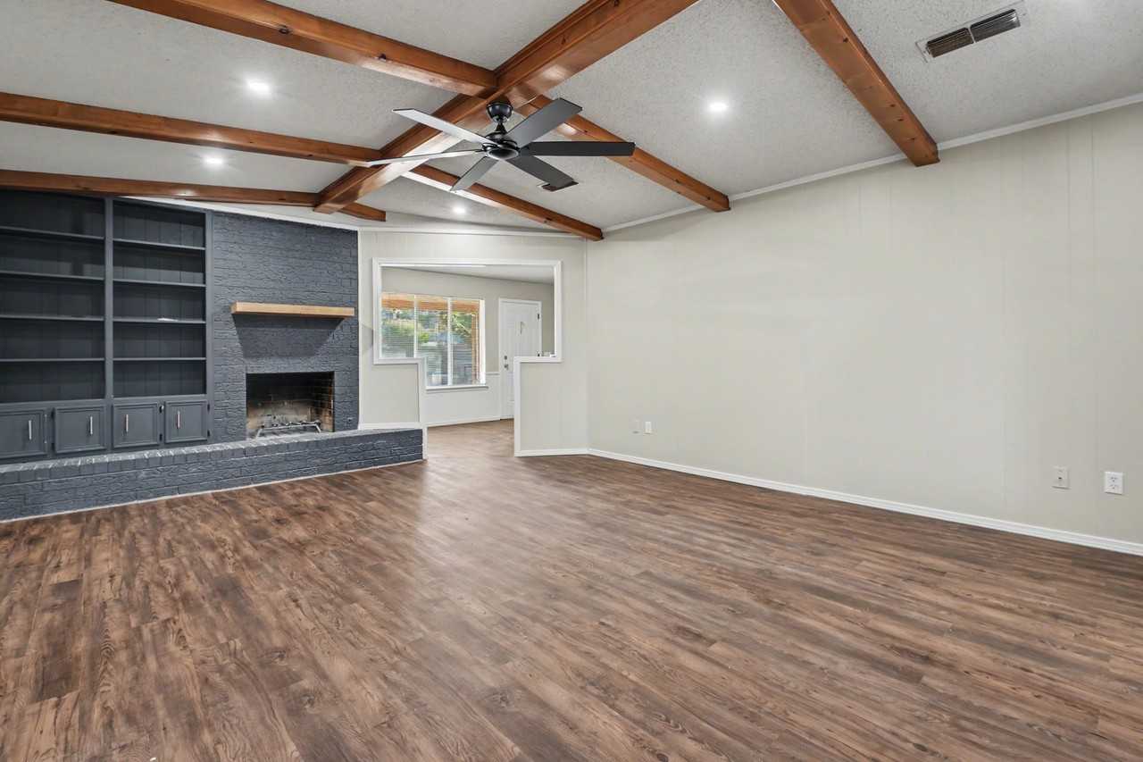 5410 93rd St - Photo 2 of 16