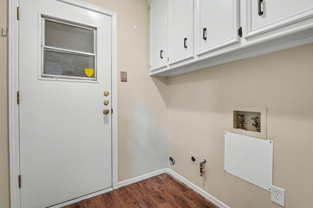 5410 93rd St - Photo 7 of 16