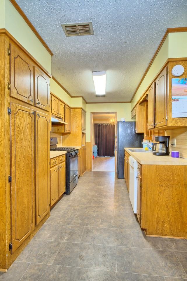 10014 Mustang Cir - Photo 2 of 7