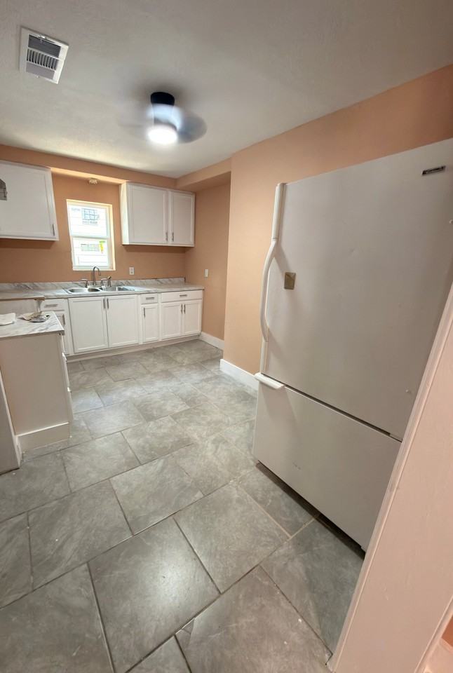 2719 Nw 27th St - Photo 2 of 13