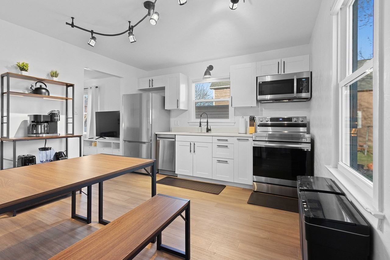 914 Quincy St - Photo 4 of 17