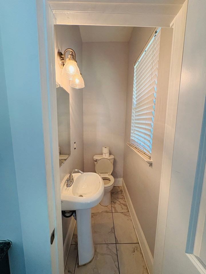 210 Tennessee Ave Sw - Photo 4 of 10