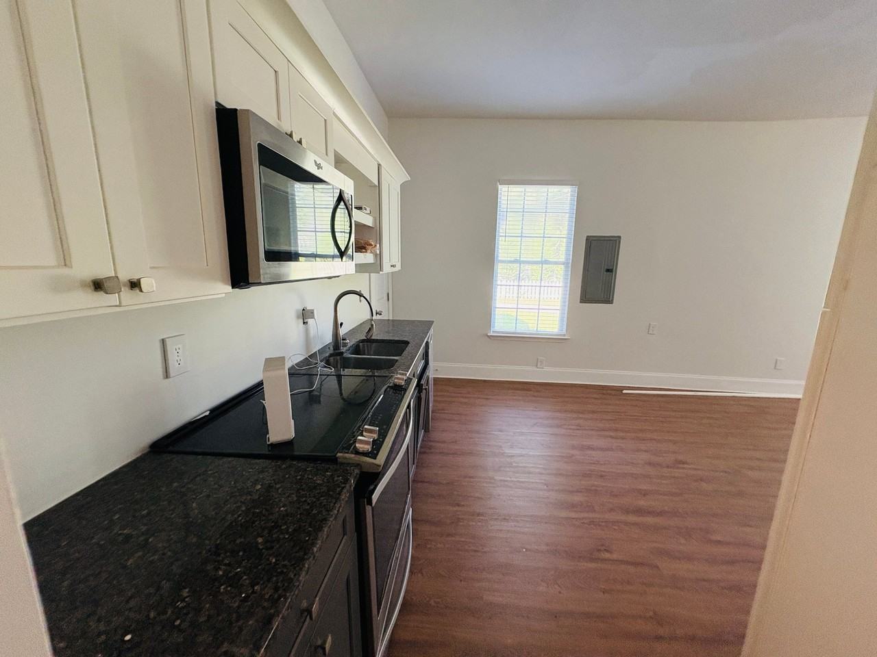 210 Tennessee Ave Sw - Photo 5 of 10