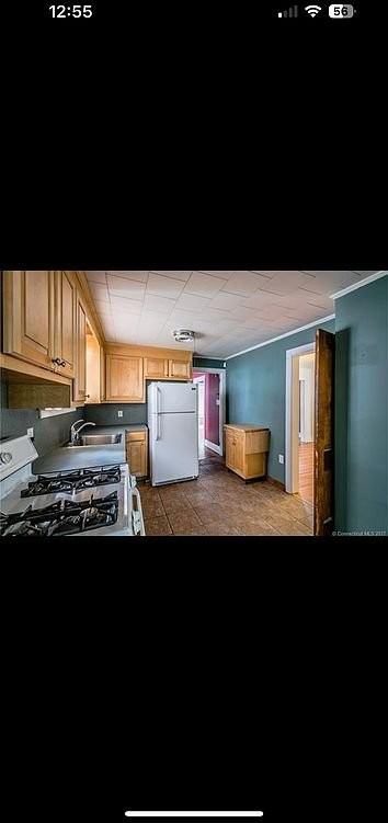 33 Lockwood Ter - Photo 3 of 10