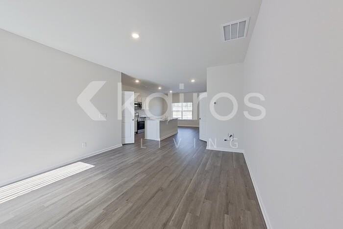2461 Banyon Cir - Photo 3 of 23
