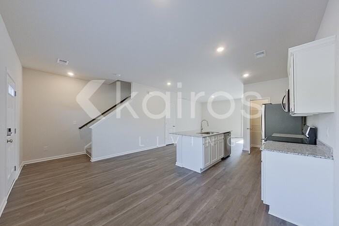 2461 Banyon Cir - Photo 4 of 23