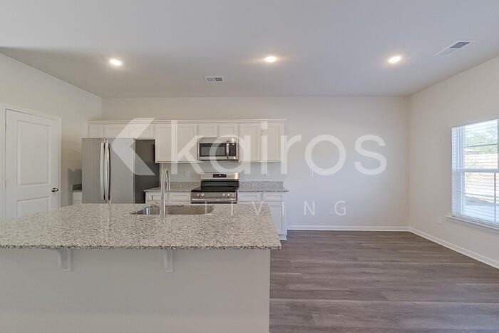 2461 Banyon Cir - Photo 6 of 23
