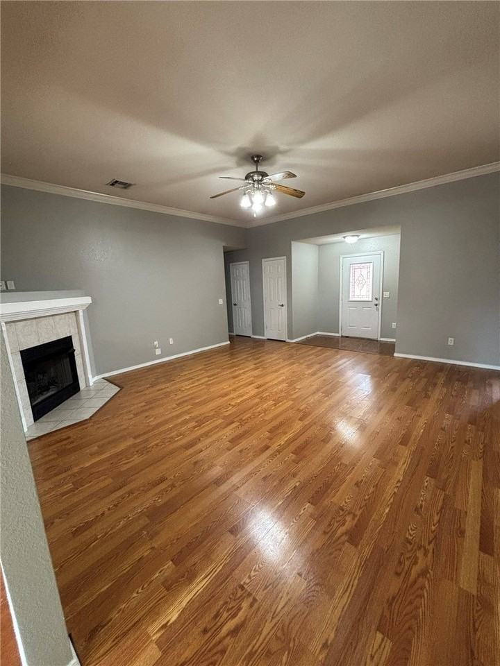2401 Sw 20th St - Photo 3 of 14